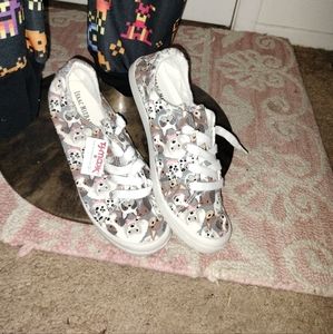 Puppy lace up shoes